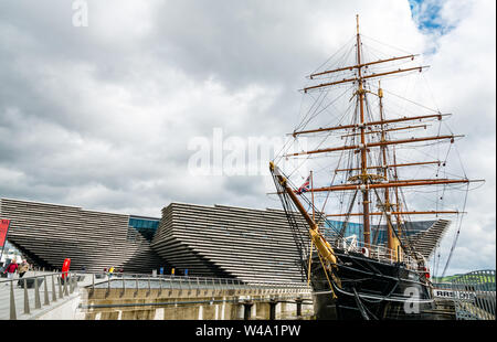 V&A Dundee museum & RSS Discovery ship in dry dock, Waterfront  Riverside Esplanade, Dundee, Scotland, UK Stock Photo