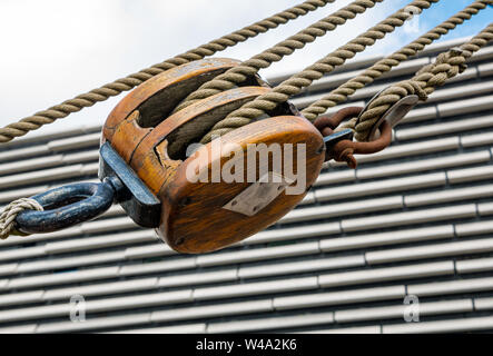 V&A Dundee museum & wooden sail rope block of ship's rigging, RSS Discovery ship, Riverside Esplanade, Dundee, Scotland, UK Stock Photo