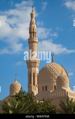 Mezquita de Jumeirah,Emirato de Dubai, Emiratos Árabes Unidos, Golfo Pérsico Stock Photo