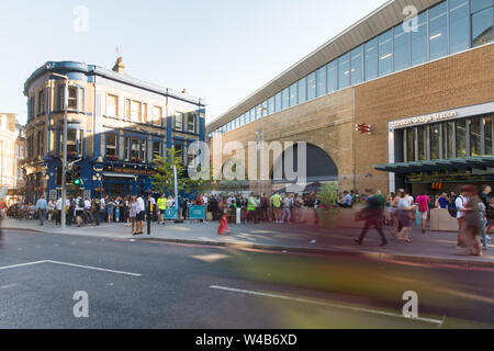 The shipwrights arms London Bridge Station Stock Photo