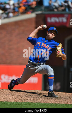 New York Mets' Stephen Nogosek in action during a baseball game against ...