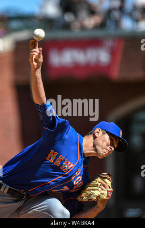 New York Mets' Stephen Nogosek in action during a baseball game against ...