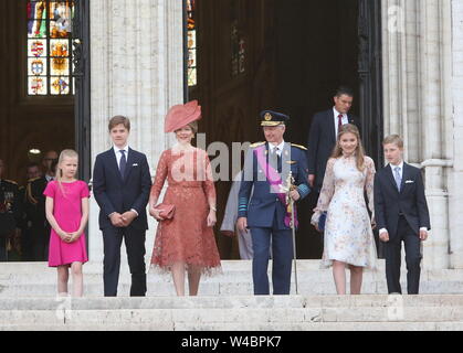 Brussels, Belgium. 21st July, 2019. King Philippe (3rd R), Queen Mathilde (3rd L), and their children Crown Princess Elisabeth (2nd R), Prince Gabriel (2nd L), Princess Eleonore (1st L), and Prince Emmanuel (1st R) attend the Belgian National Day celebrations in Brussels, Belgium, July 21, 2019. To mark the Belgian National Day, a large parade was organized on Sunday in the center of Brussels. Credit: Wang Xiaojun/Xinhua/Alamy Live News Stock Photo