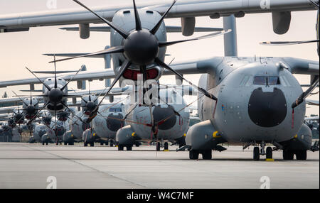 Wunstorf, Germany. 22nd July, 2019. Airbus A400M Atlas transport aircraft are standing on the apron of the Wunstorf air base. Credit: Cindy Riechau/dpa/Alamy Live News Stock Photo