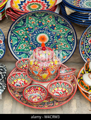 Colourful ceramic tea set on sale at a market in Bukhara, Uzbekistan Stock Photo