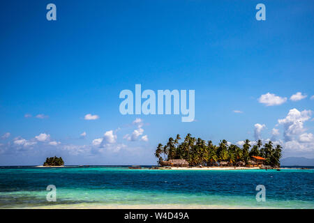 Guna Yala - San Blas small tropical islands surrounded by turquoise sea in the Caribbean Stock Photo