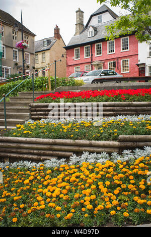 The English Garden on the west bank of the Isar is a 375-hectare green ...