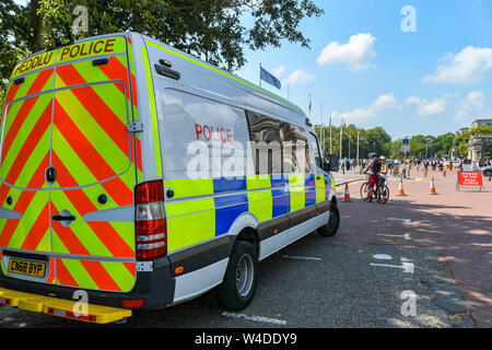 south wales police heddlu bilingual mercedes sprinter riot control ...