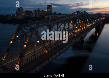 Alexandra Bridge between Ottawa and Gatineau Stock Photo