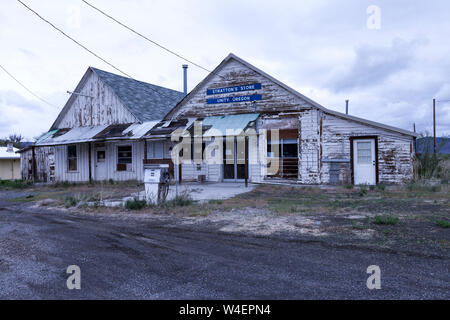 Stratton's Store along US Highway 26 in Unity, Oregon Stock Photo