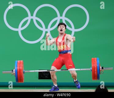 (190723) -- BEIJING, July 23, 2019 (Xinhua) -- Long Qingquan of China celebrates after the men's 56KG weightlifting final in Rio de Janeiro, Brazil, Aug. 7, 2016. (Xinhua/Li Ming) Stock Photo