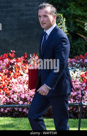 London, UK. 23 July, 2019. Alun Cairns MP, Secretary of State for Wales, arrives at 10 Downing Street for the final Cabinet meeting of Theresa May's Premiership. The name of the new Conservative Party Leader, and so the new Prime Minister, will be announced at a special event following the meeting. Credit: Mark Kerrison/Alamy Live News Stock Photo