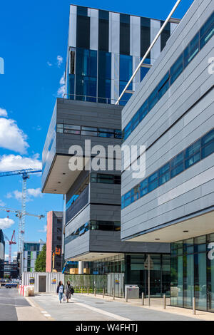 The Alan Turing building (architects Sheppard Robson, 2007), with the Henry Royce Institute building behind. University of Manchester, England, UK Stock Photo