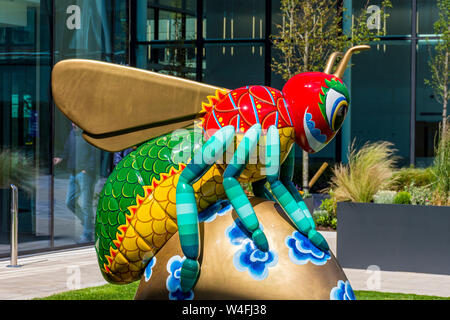 Beejing, by Jessica Perrin, one of the Bee in the City sculptures, outside the Crown Plaza Hotel, Manchester University campus, England, UK Stock Photo