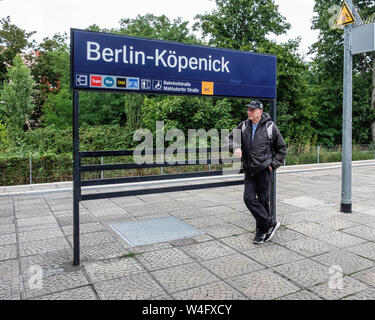 S Berlin-Köpenick, S-bahn Railway station. Elderly male commuter waiting on platform for train Stock Photo