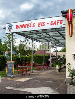 veelbelovend Feat Middel Winkels eis cafe hi-res stock photography and images - Alamy