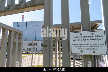 23 July 2019, Bavaria, Garching: The Research Reactor Munich II (FRM II) is located on the premises of the Technical University Munich (TUM) in the north of the Bavarian capital. In the neighbouring town of Ismaning, a meeting will be held to discuss the further discharge of slightly radioactive waste water from the FRM II research reactor into the nearby Isar. The Technical University of Munich has applied to the District Office of Munich for a permit under water law. The previous one from 1999 is now coming to an end. Photo: Peter Kneffel/dpa Stock Photo