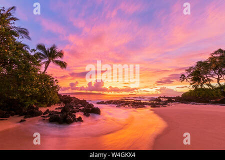 Secret Beach at sunset, Maui, Hawaii, USA Stock Photo