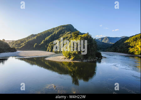 Beautiful Buller River in the Bulller Gorge, along the road from Westport to Reefton, South Island, New Zealand Stock Photo