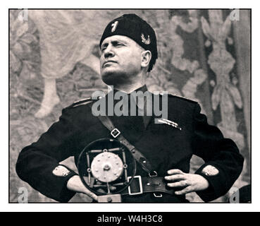 MUSSOLINI UNIFORM PODIUM MICROPHONE SPEECH Vintage WW2 image of Benito Mussolini IL DUCE an Italian politician, journalist and the leader of the National Fascist party, ruling the country as a Prime Minister from 1922 to his assassination in 1943 - Constitutionally until 1925 when he dropped all pretence of democracy and ruled as dictator. Stock Photo