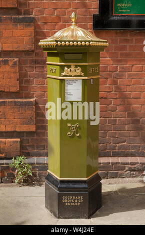 Green Victorian Pillar Box, Rochester, Kent,Cochrane Grove & company Dudley; GPO; postal service, Rochester Guildhall Museum Stock Photo