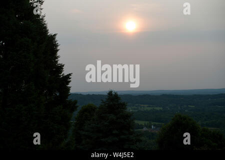 UNITED STATES - June 5, 2019: Sunrise over the Loudoun Valley near Bluemont. (Photo By Douglas Graham/WLP) Stock Photo