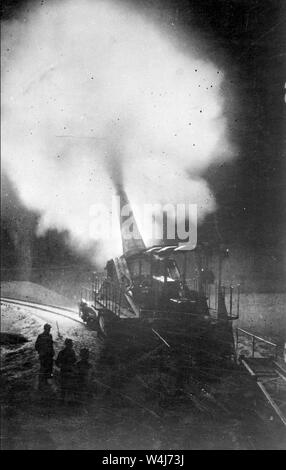 Powerful French gun, 320mm, firing during a night bombardment during World War One Stock Photo