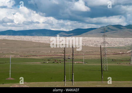 Pit wall of the open-cut Erdenet copper /molybdenum mine,  northern Mongolia Stock Photo