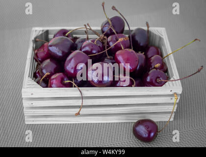 Download Small crate of cherries Stock Photo: 73086004 - Alamy Yellowimages Mockups
