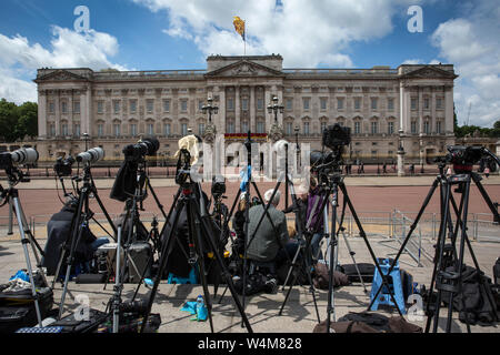 Royal Press Photographers at Trooping the Colour, The Queen's Birthday Parade celebrations outside Buckingham Palace, Central London, England, UK Stock Photo