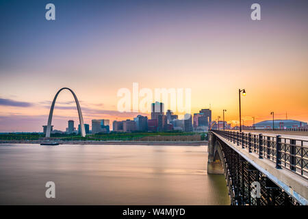 St. Louis, Missouri, USA downtown cityscape on the Mississippi River at twilight. Stock Photo