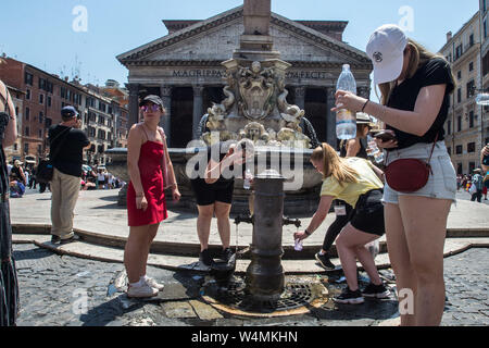 Foto Valerio Portelli/LaPresse24-07-2019 Roma, Italia Emergenza Caldo Cronaca Nella foto: Emergenza Caldo Photo Valerio Portelli/LaPresse 24 July 2019 Rome, Italy hot emergency News In the pic: hot emergency Credit: LaPresse/Alamy Live News Stock Photo