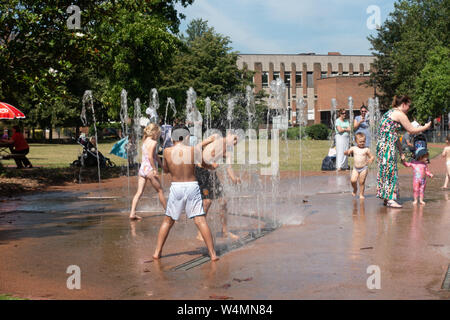 Windsor, UK. 25th July, 2019: UK Weather - young families cope with the heat by cooling down in fountains in Bachelors' Acre in Windsor. Matthew Ashmore/Alamy Live News Stock Photo