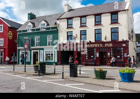 Murphy’s Pub on Strand Street in Dingle, County Kerry, Republic of Ireland Stock Photo