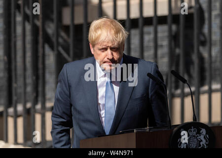London, UK. 24th July 2019,  Boris Johnson arrives at 10 Downing Street, London after being confirmed as Prime Minister by HM The Queen Credit Ian Davidson/Alamy Live News Stock Photo