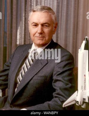 Portrait of James Montgomery Beggs, the 6th Administrator of NASA from Pittsburgh, Pennsylvania, 2002. Image courtesy National Aeronautics and Space Administration (NASA). ()