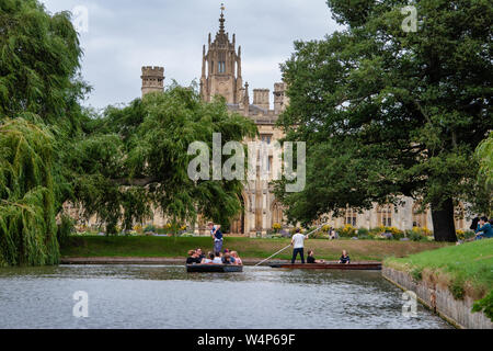 UK, Cambridge - August 2018: UK, Cambridge - August 2018: St John's College viewed from the River Cam running through the Backs parkland Stock Photo