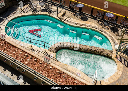Ballpark Quirks: Taking a dip in Chase Field's swimming pool