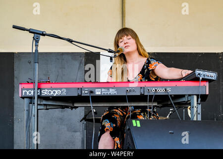 Keyboard player, vocalist, Liz Stevens, Copperhead, Vancouver Folk Music Festival, Vancouver, British Columbia, Canada Stock Photo