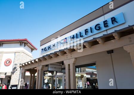 Tommy Hilfiger Sign and Logo at Premium Outlet in International Drive Area  . Editorial Photography - Image of concept, interior: 152776602