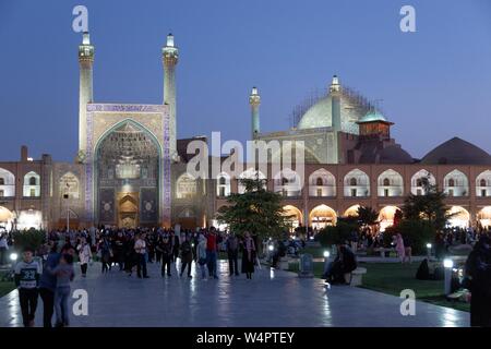 Jameh Mosque at night at Naqsh-e-Jahan Square, Isfahan, Iran Stock Photo