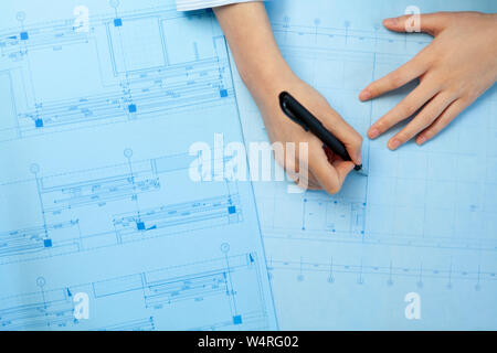 Architect drawing blueprints, Beijing, China Stock Photo