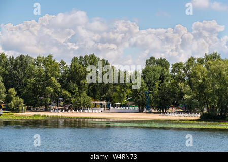 Kyiv, Ukraine - July 13, 2019: Beach on the island on the banks of the Dnipro river. Beautiful summer landscape view on Trukhaniv Island. Stock Photo