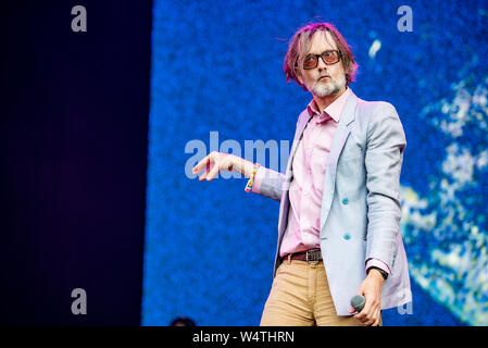 Cheshire, UK. 20th July 2019. Jarvis Cocker performs on the main stage with his new project Jarv Is at Bluedot Festival,  Jodrell Bank Observatory Chesire 2019, 2019-07-20 Stock Photo