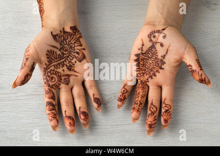 VERY BEAUTIFUL LATEST FLORAL ARABIC HENNA MEHNDI DESIGN FOR FRONT HAND -  YouTube