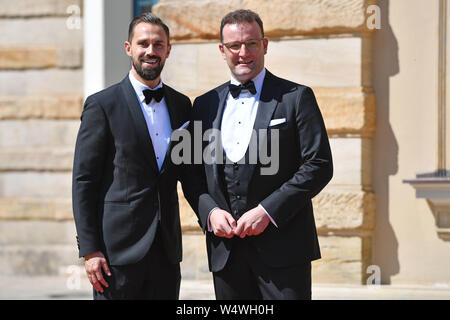 Bayreuth, Germany. 25th July, 2019. Jens SPAHN (re, CDU politician) with husband Daniel FUNKE on their arrival, opening of the Bayreuth Richard Wagner Festival 2019. Red carpet on 25.07.2019. Gruener Hill, | usage worldwide Credit: dpa/Alamy Live News Stock Photo