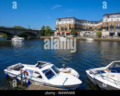 Staines Bridge and Boats, on a Summer Day, Stains Riverside, River Thames, Staines-upon-Thames, Surrey, England, UK, GB. Stock Photo