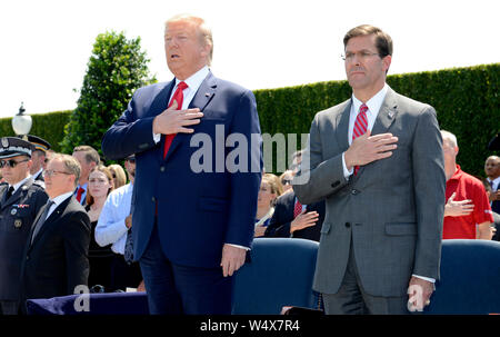 United States President Donald J. Trump (L) attends the welcome ceremony for the new US Secretary of Defense Dr. Mark T. Esper, at the Pentagon, Thursday, July 25, 2019, Washington, DC. The Department of Defense has been without a full-time leader since former Secretary Jim Mattis resigned in December.Credit: Mike Theiler/Pool via CNP | usage worldwide Stock Photo