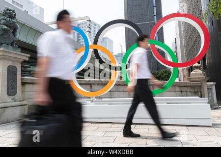 https://l450v.alamy.com/450v/w4xdbb/tokyo-japan-25th-july-2019-pedestrians-walk-past-the-olympic-rings-in-downtown-tokyo-tokyo-marks-one-year-to-go-2020-olympics-decorating-with-olympic-emblems-and-photos-of-japanese-athletes-some-buildings-of-nihonbashi-district-in-tokyo-the-games-are-set-to-open-on-july-24-2020-credit-rodrigo-reyes-marinafloalamy-live-news-w4xdbb.jpg