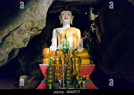 Buddha Statue at Tham Hoi Cave, Vang Vieng, Vientiane Province, Laos Stock Photo
